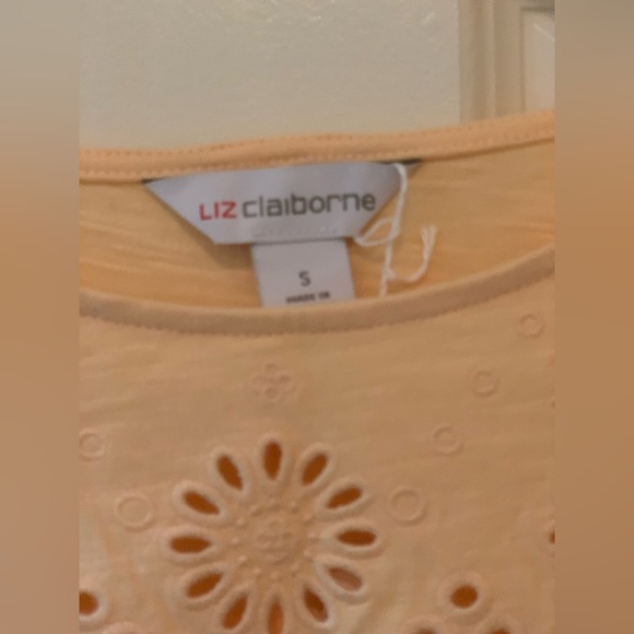 Liz Claiborne Sleeveless Peach Dress with Eyelet Detail.   Size-Small - Picture 4 of 4